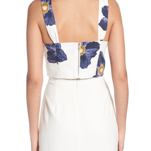 NWT J.O.A. White and Blue Floral Crop Top - Picture 2 of 8